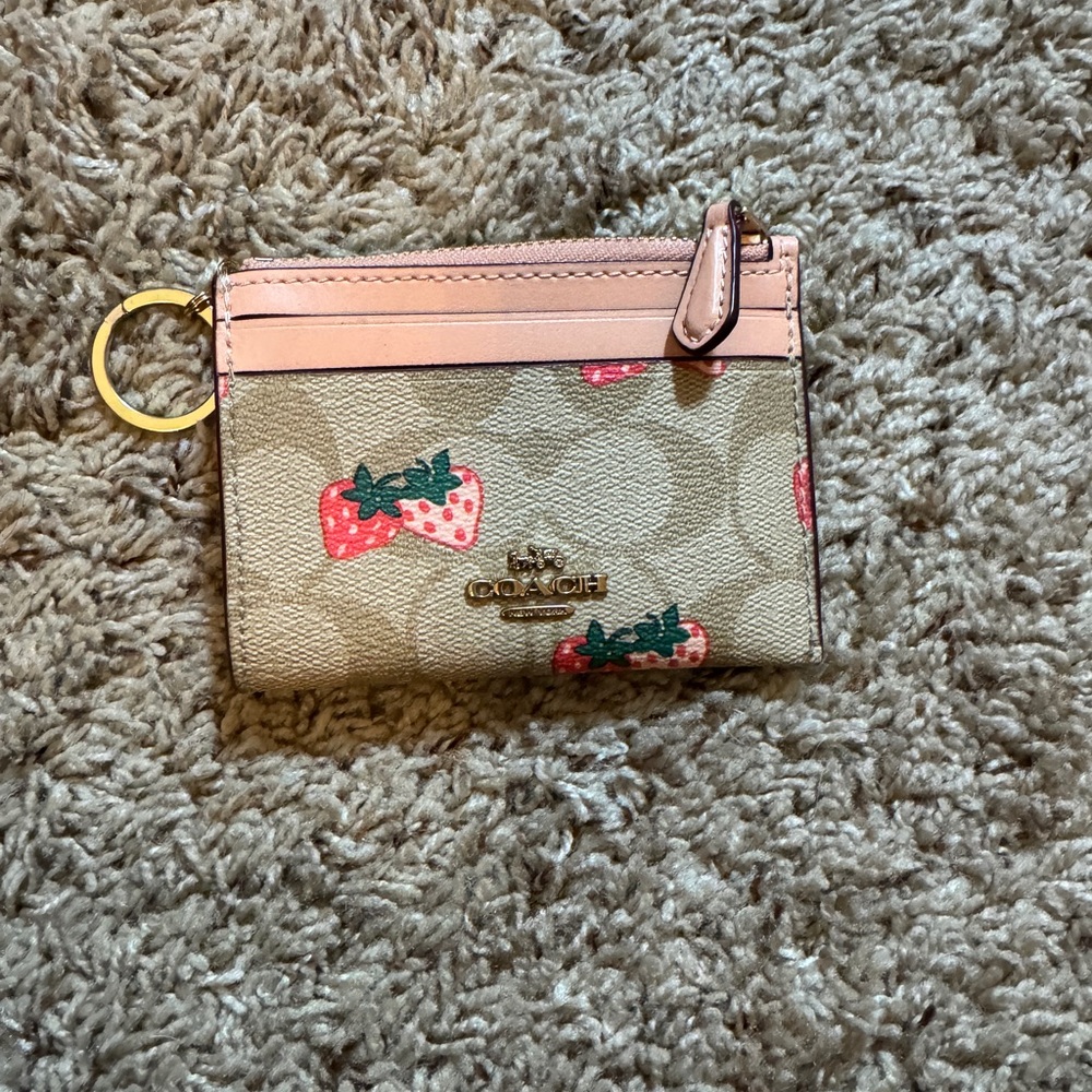 Strawberry Coach Card/Change Holder
